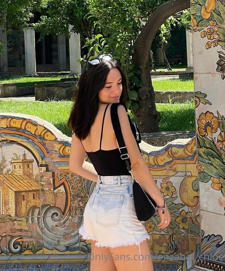 enzabel chloe actrice chaude images