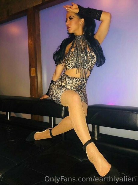 earthlyalien nus de stars du porno image