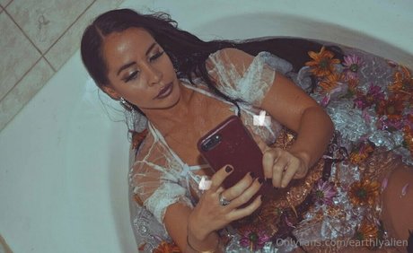 earthlyalien modèle de sexe des photos