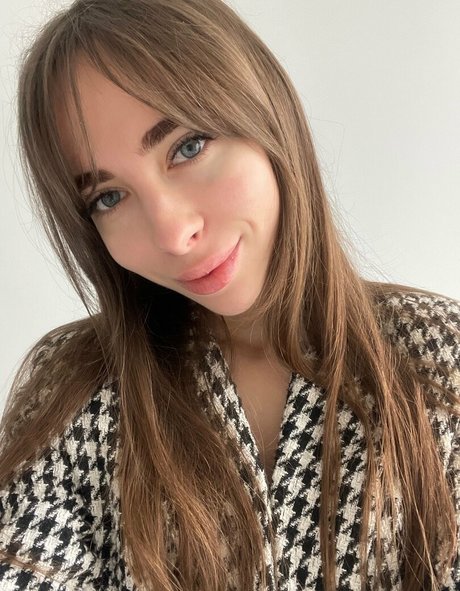 lili babe modèle parfait image