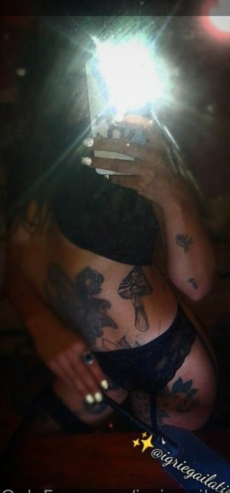 igriegailatina actrice libre des photos