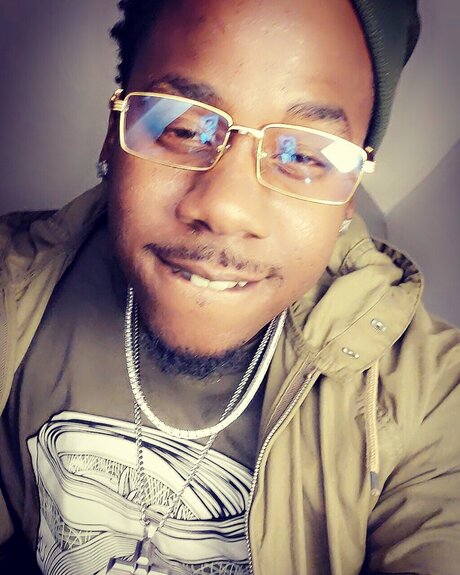 KingKush star du porno parfaite photo