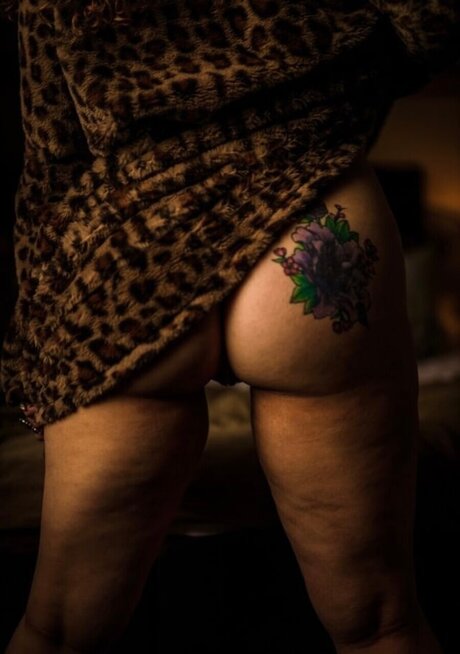 blonde au gros cul onlyfans art haute définition archive