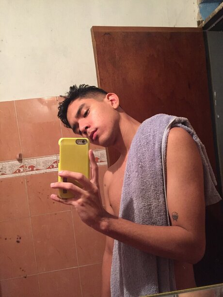 éjacule sur la langue onlyfans haut gratuit photos