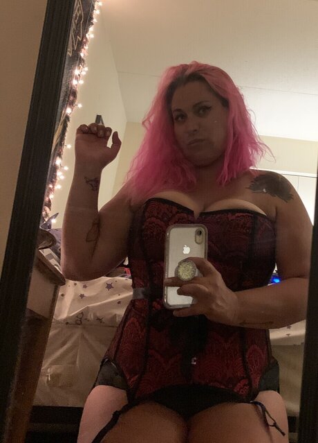 Curvynerd star érotique image