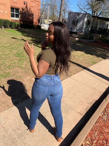 Mercedes Black art de star du porno img