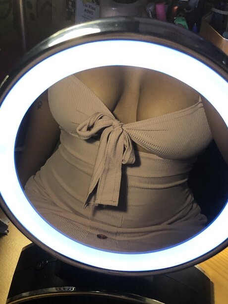 Naya Storm star du porno sexy image