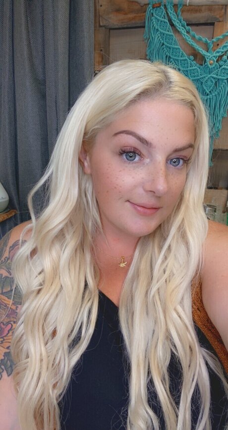 Jade Menczel star érotique collection