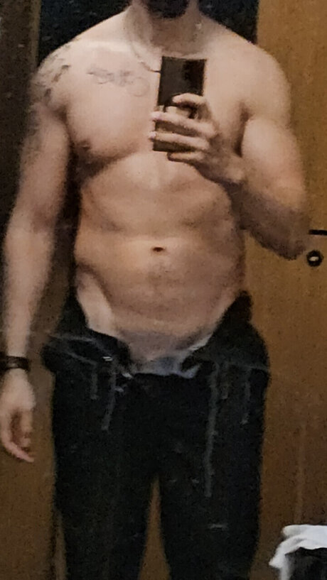 SculptedStud star du porno exclusive photo