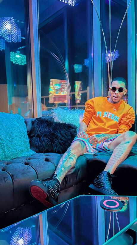 Icemikeloveasia star pornographique archive