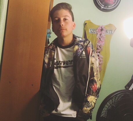 Nathan Tellez modèle de sexe archive