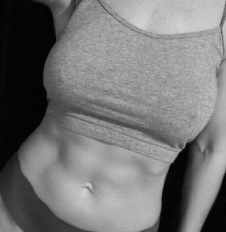 Ava_ modèle exclusif image