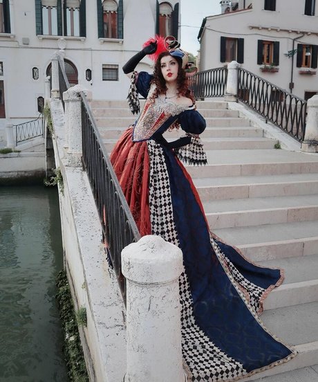 tatouages ​​blonds onlyfans belle chaude photos