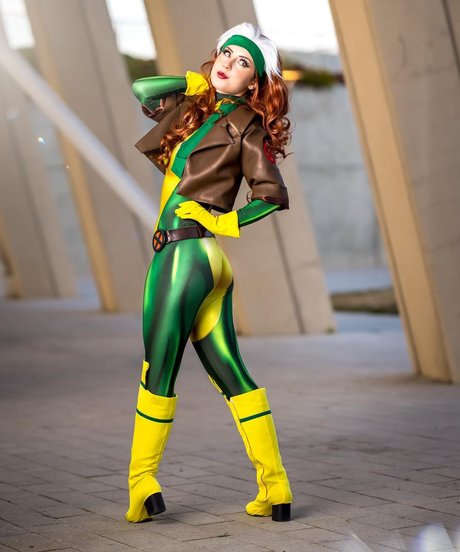 tatouages ​​blonds onlyfans haute qualité gratuit photo