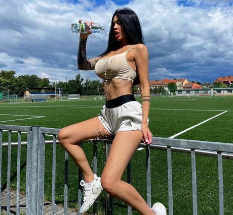 unholy mary modèle sympa images