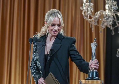 Niamh Algar étoile chaude collection