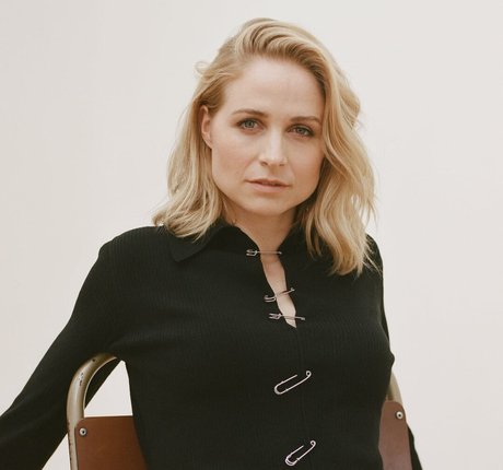 Niamh Algar joli modèle des photos