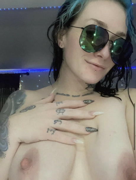 Misslavey666 modèle nu des photos