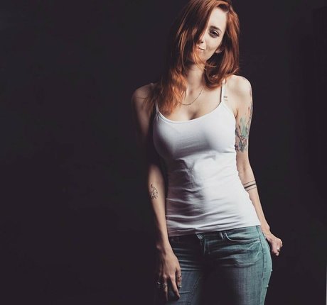 Poli Kap actrice de nus des photos