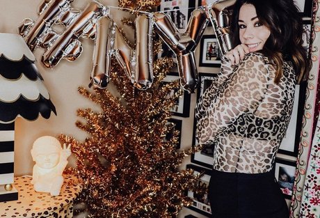 Jillian Rose Reed star du porno gratuit collection