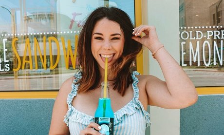 Jillian Rose Reed étoile collection