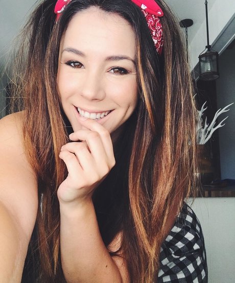 Jillian Rose Reed modèle magnifique des photos