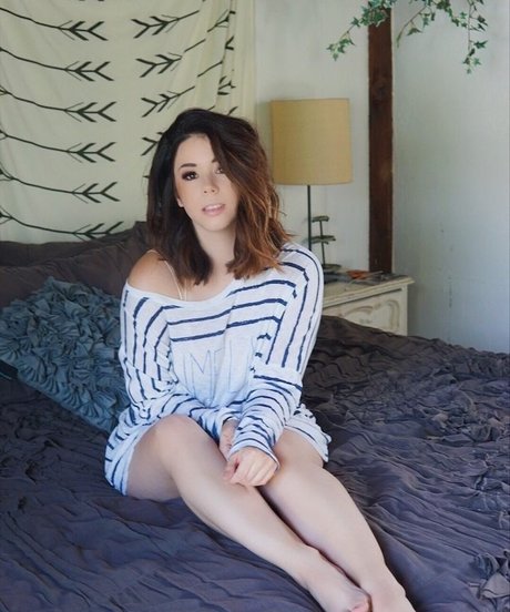Jillian Rose Reed modèles nus photos