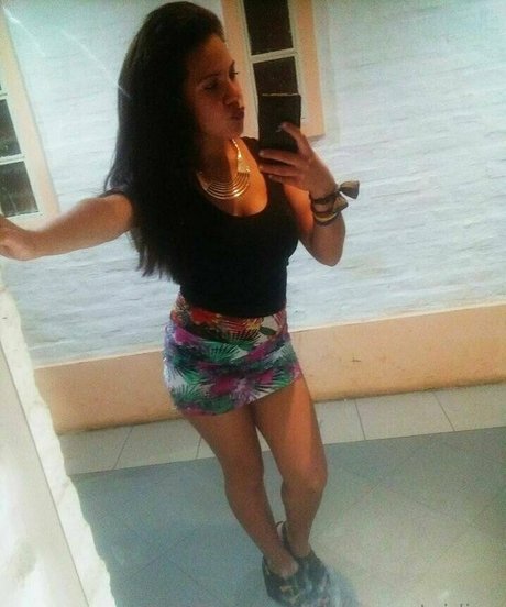 littlesweetgirljaz modèle érotique photo