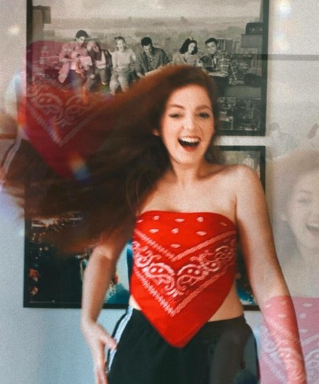 Mai Purper modèle érotique archive