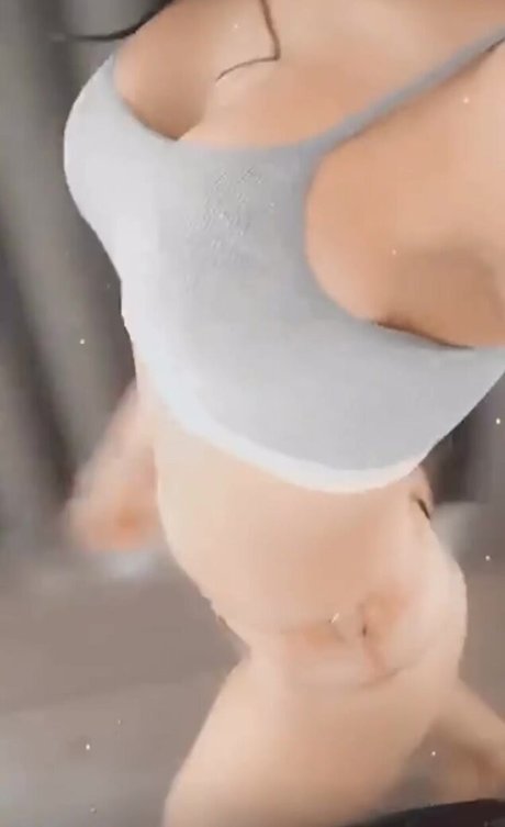 bikini nu onlyfans joli art galeries