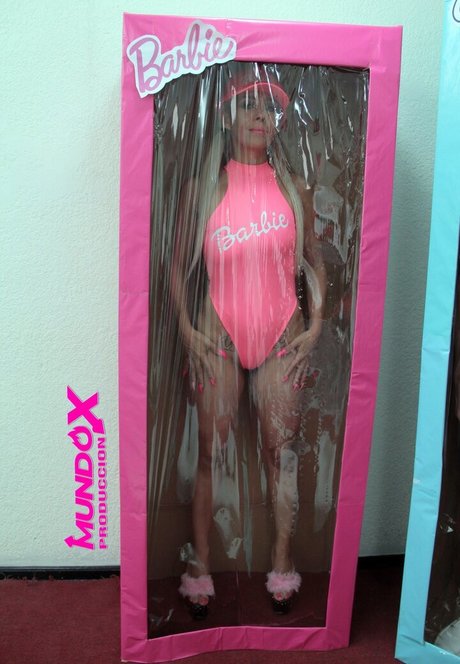 Nicol Loveee modèle érotique photos