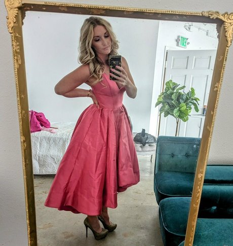 fille courbée dà côté onlyfans sexe exclusif collection