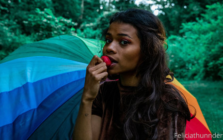 éjacule sur la langue onlyfans adulte meilleur photos