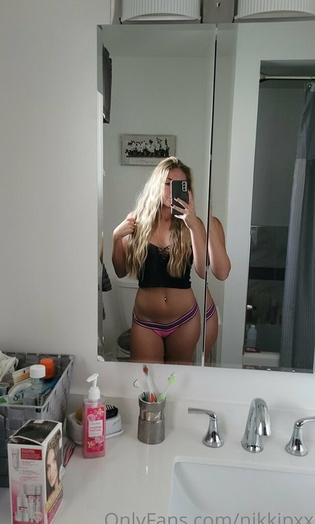 Nikkipxx star du porno chaude des photos