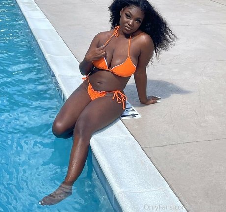 tatouages ​​blonds onlyfans nus sexy image