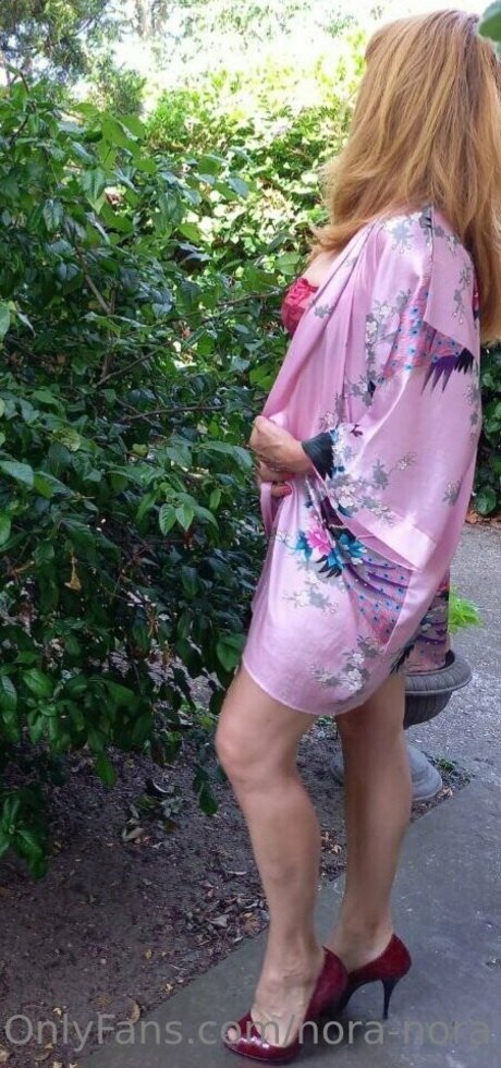 naked nora modèle chaud image