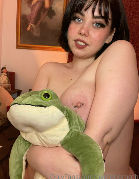 nymphomoth modèle chaud galerie