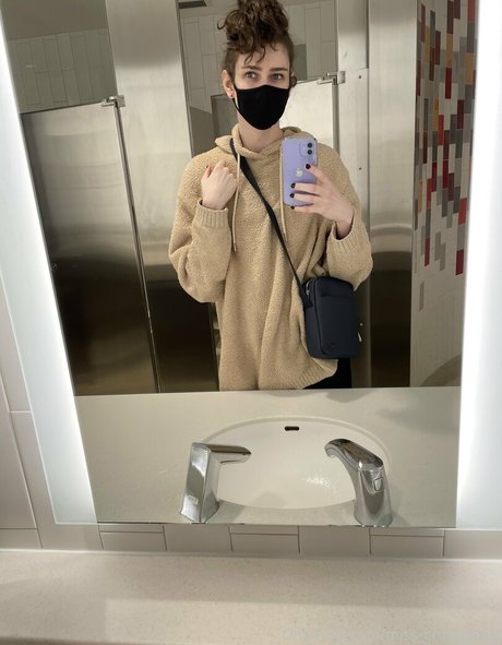 Miss Crows Nest art modèle des photos