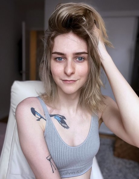 Miss Crows Nest modèle porno archive