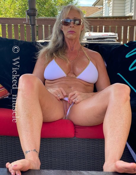 Wickedweaselmuscle star du porno adulte photo