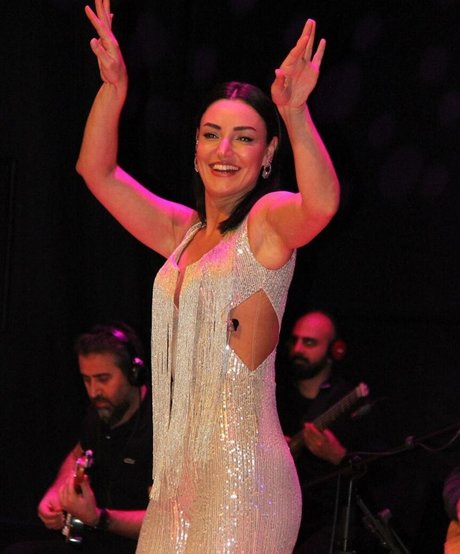 Sevcan Orhan star du porno parfaite image