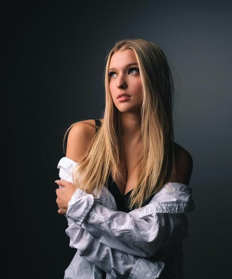 Emma Welyki joli modèle images