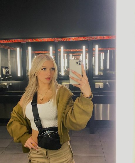 Emma Welyki star du porno belle photo