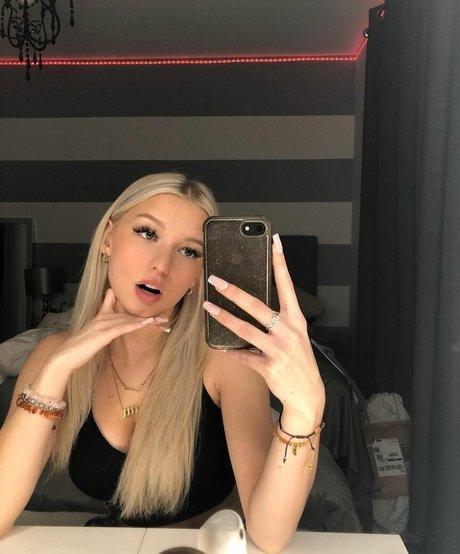 Emma Welyki art star du porno photos