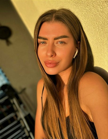 loveyarina actrice porno photo