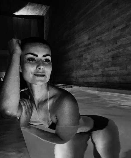 ébène huilé onlyfans belle qualité img