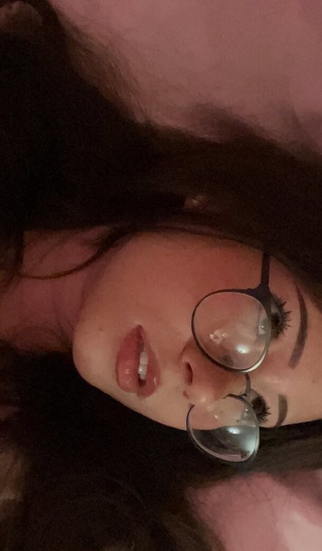 milf aux cheveux noirs onlyfans nu sympa des photos