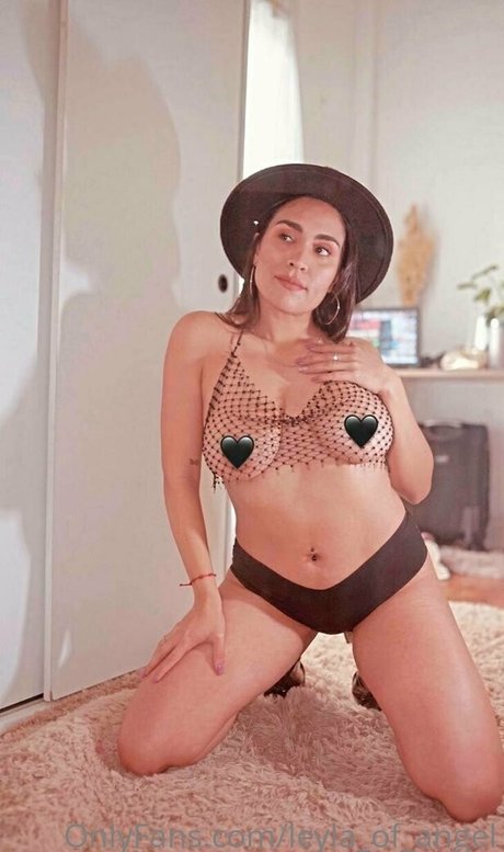 leyla of angel étoile sexy photo