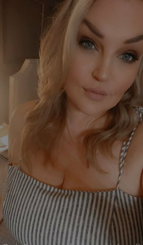 howgwendoesit actrice chaude des photos