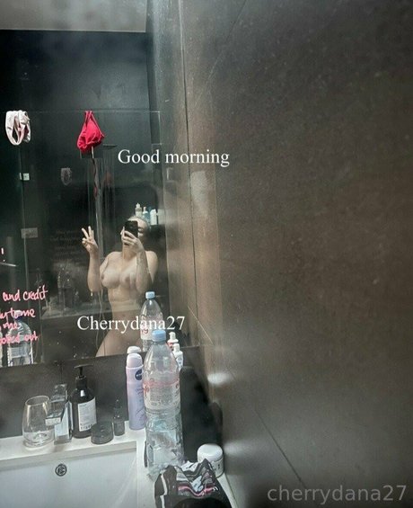 Cherrydana modèle sympa images